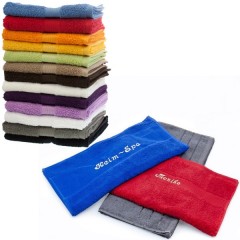 besticktes Handtuch in vielen verschiedenen Farben