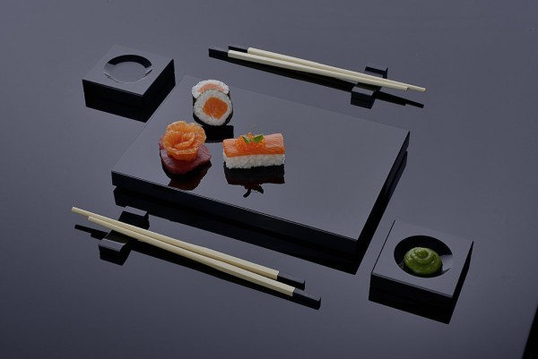 luxuriöses Sushi Geschirr-Set aus schwarzem Gals als Geschenkidee für  Genießer bei Givester