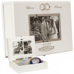 Hochzeitsbox mit Rahmen für ein romantisches Foto